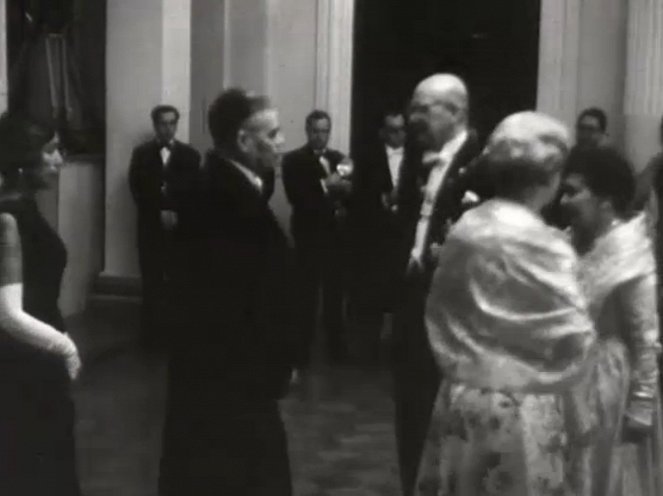 Itsenäisyyspäivän juhlallisuudet 1959 - Filmfotók - Toivo J. Särkkä, Urho Kekkonen, Sylvi Kekkonen