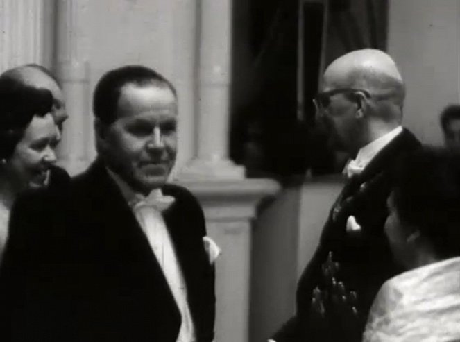 Itsenäisyyspäivän juhlallisuudet 1959 - Filmfotos - Edvin Laine, Urho Kekkonen, Sylvi Kekkonen