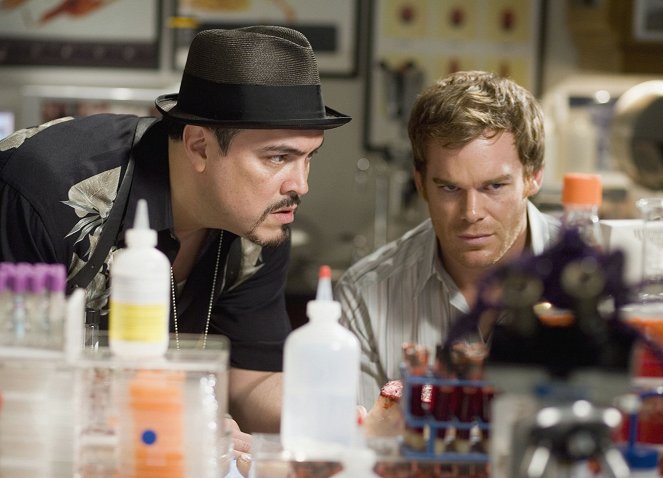 Dexter - Vamos a echar una mano al chico - De la película - Michael C. Hall, David Zayas