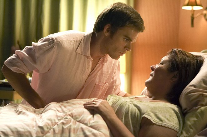 Dexter - Season 3 - Easy as Pie - Photos - Michael C. Hall, Margo Martindale