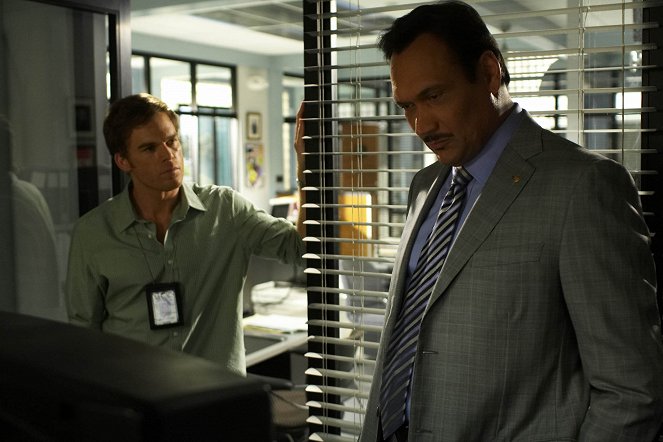 Dexter - Go Your Own Way - Photos - Michael C. Hall, Jimmy Smits
