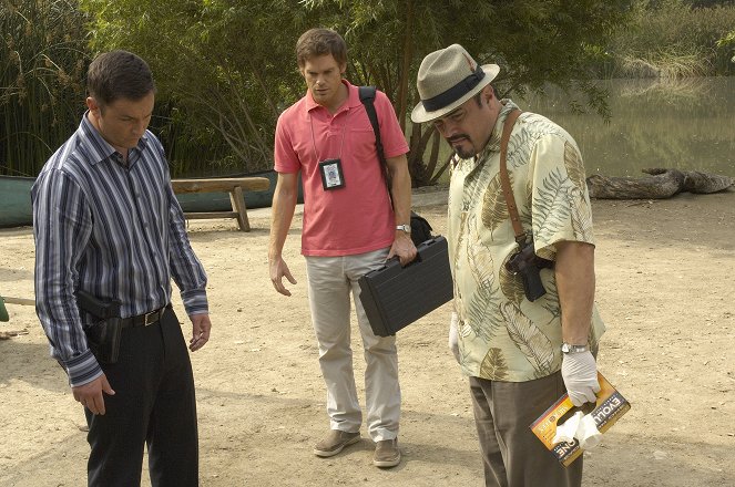 Dexter - Slack Tide - Photos - Desmond Harrington, Michael C. Hall, David Zayas