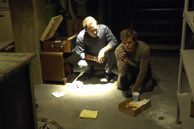 Dexter - Season 4 - Lost Boys - Photos - James Remar, Michael C. Hall