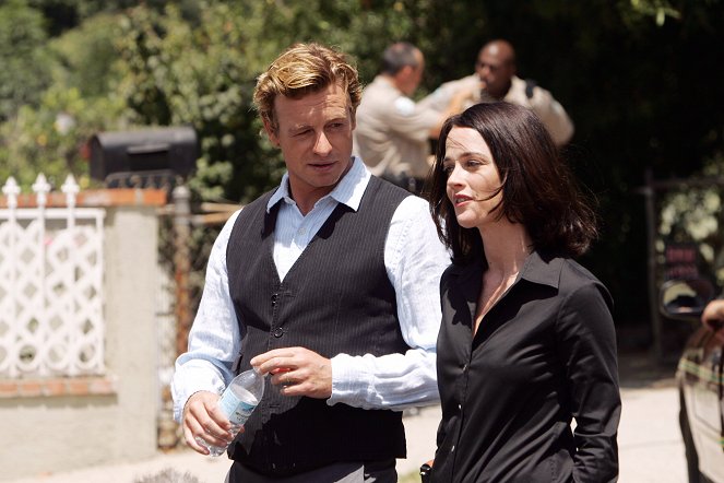 The Mentalist - Red Hair and Silver Tape - Photos - Simon Baker, Robin Tunney