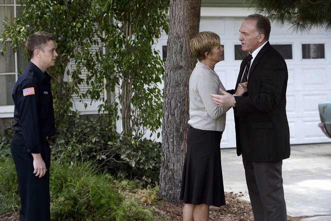 The Mentalist - Season 1 - The Thin Red Line - Photos - Steve Braun, Tamara Clatterbuck, Mark Rolston