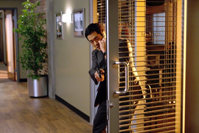 The Mentalist - Season 2 - His Red Right Hand - Photos - Tim Kang
