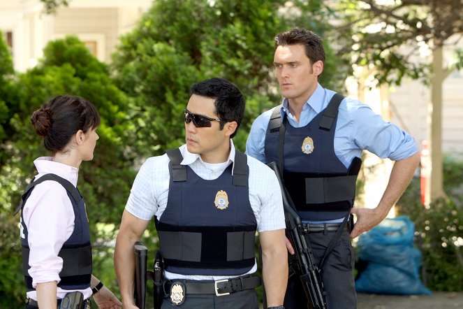 The Mentalist - The Blood on His Hands - Photos - Robin Tunney, Tim Kang, Owain Yeoman