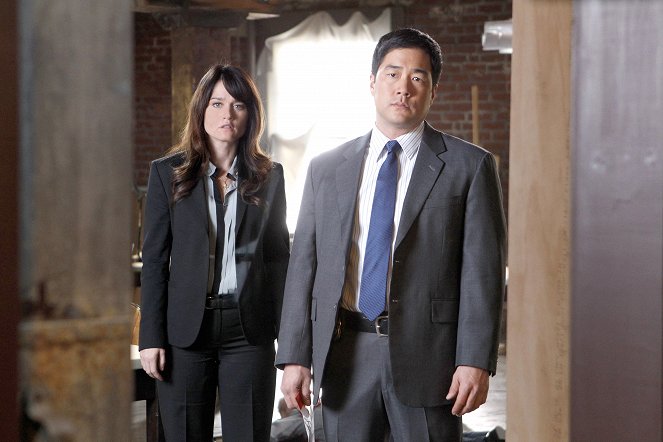 The Mentalist - Red Is the New Black - Van film - Robin Tunney, Tim Kang