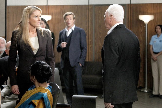 The Mentalist - Season 4 - His Thoughts Were Red Thoughts - Photos - Louise Lombard, Simon Baker, Malcolm McDowell