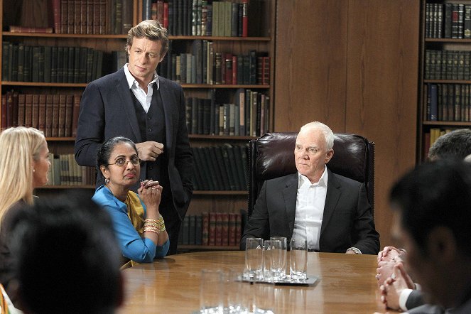 The Mentalist - His Thoughts Were Red Thoughts - Van film - Simon Baker, Malcolm McDowell