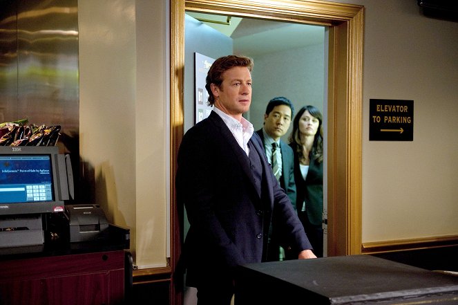 The Mentalist - Pink Champagne on Ice - Photos - Simon Baker