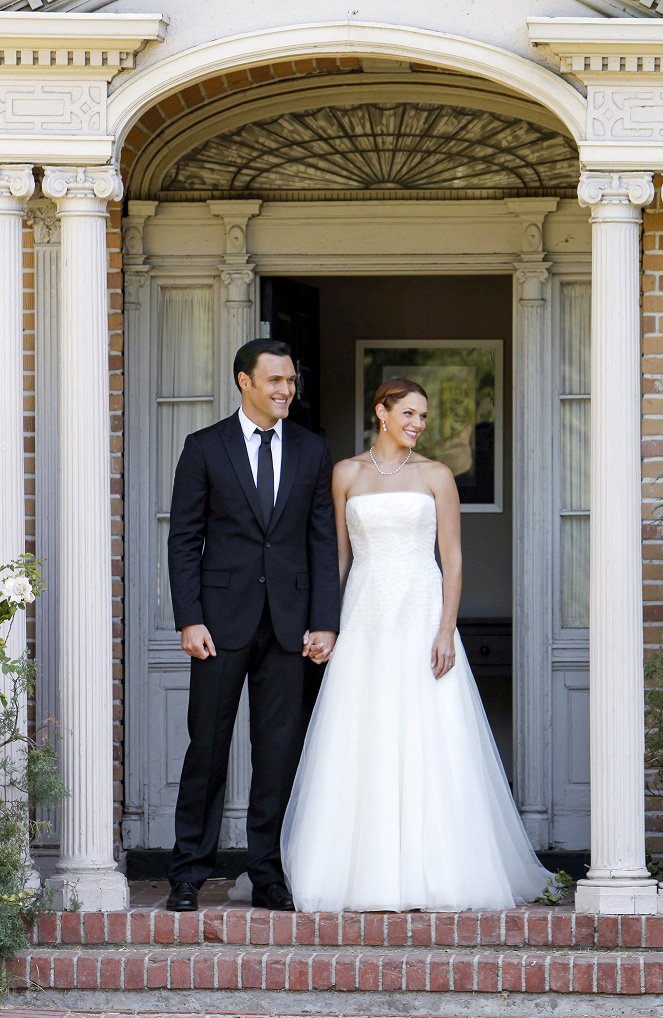 The Mentalist - Season 6 - Wedding in Red - Photos - Owain Yeoman, Amanda Righetti