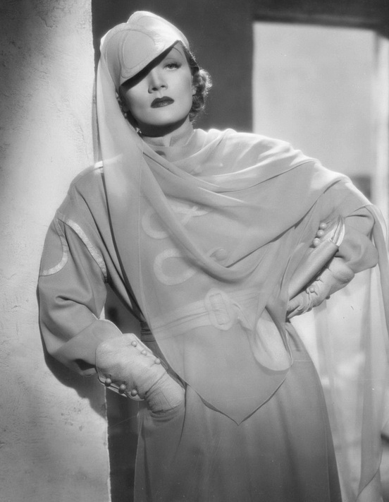 Perlen zum Glück - Werbefoto - Marlene Dietrich