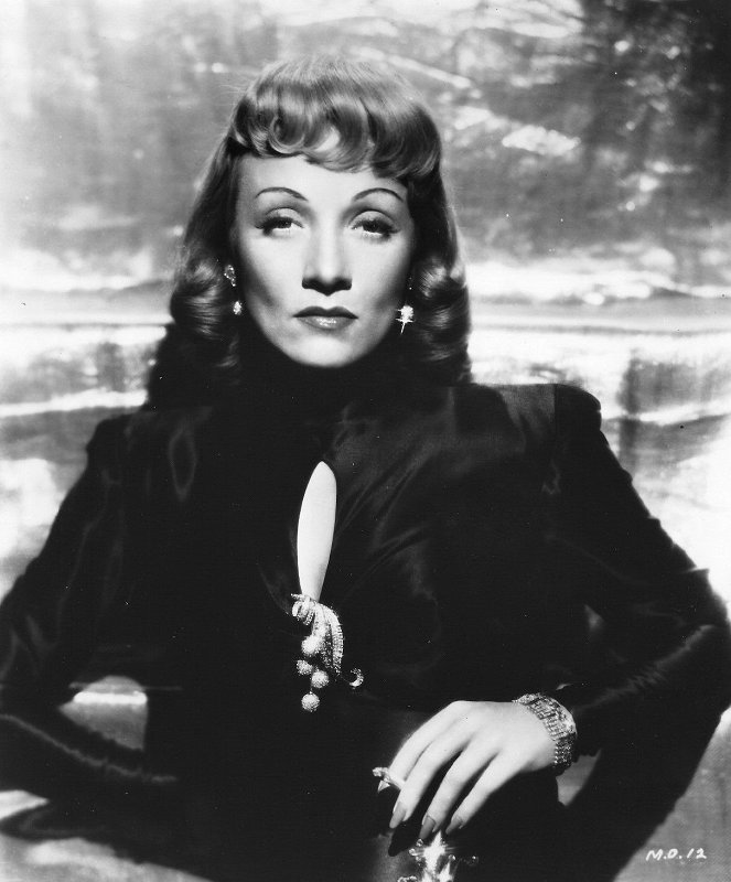 Herzen in Flammen - Werbefoto - Marlene Dietrich