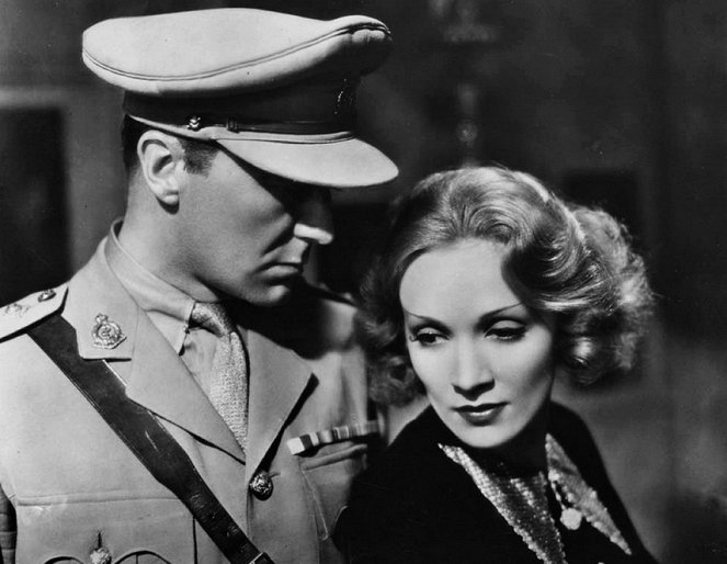 O Expresso de Xangai - Do filme - Clive Brook, Marlene Dietrich