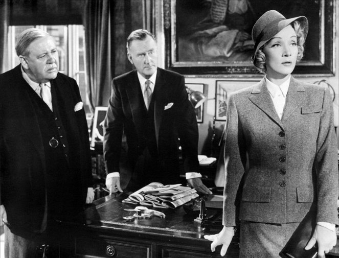 Zeugin der Anklage - Filmfotos - Charles Laughton, John Williams, Marlene Dietrich