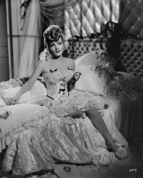 The Flame of New Orleans - Do filme - Marlene Dietrich