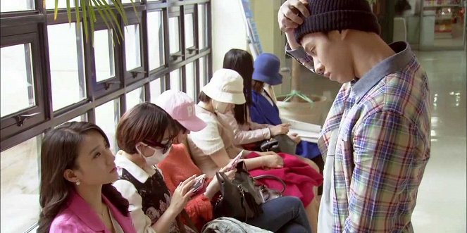 Nae chingooneun ajik salaittda - Kuvat elokuvasta - Gi-kwang Lee