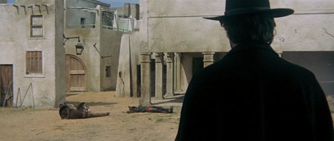 Django arrive, préparez vos cercueils - Film