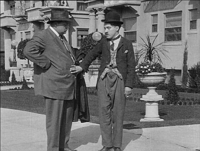 A Film Johnnie - Filmfotos - Roscoe 'Fatty' Arbuckle, Charlie Chaplin