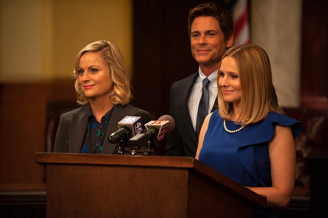 Parks and Recreation - The Pawnee-Eagleton Tip Off Classic - Photos - Amy Poehler, Rob Lowe, Kristen Bell