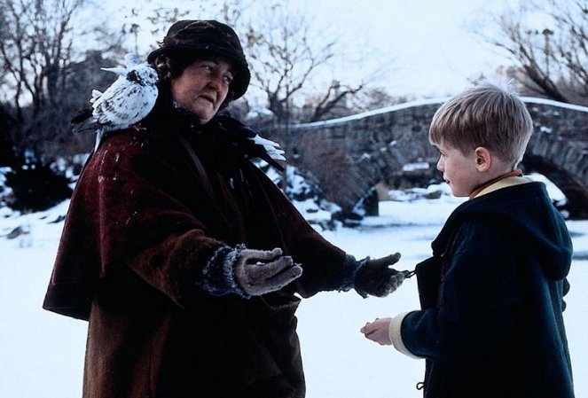 Home Alone 2: Lost in New York - Photos - Brenda Fricker, Macaulay Culkin