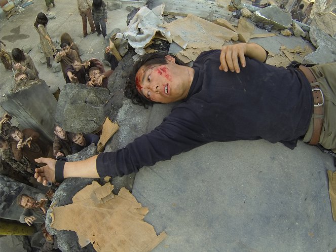 The Walking Dead - Neben dem Gleis - Dreharbeiten - Steven Yeun