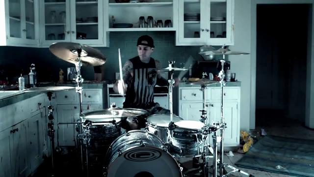Blink 182: Up All Night - De la película - Travis Barker