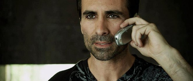 Dead Drop - Do filme - Nestor Carbonell