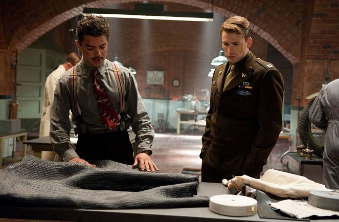 Capitão América: O Primeiro Vingador - Do filme - Dominic Cooper, Chris Evans