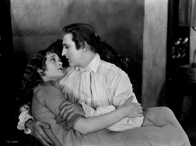 When a Man Loves - Z filmu - Dolores Costello, John Barrymore