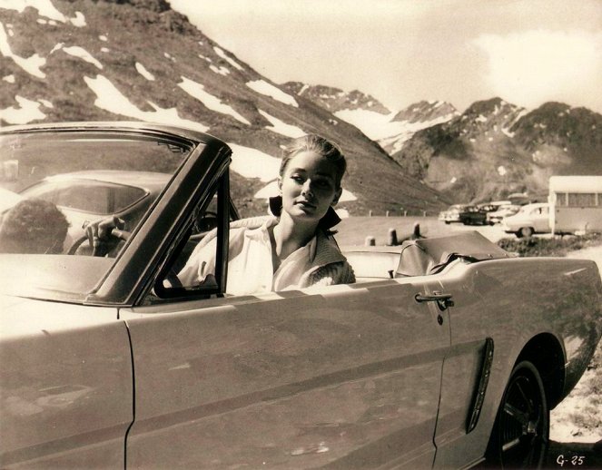 007 ja Kultasormi - Kuvat elokuvasta - Tania Mallet