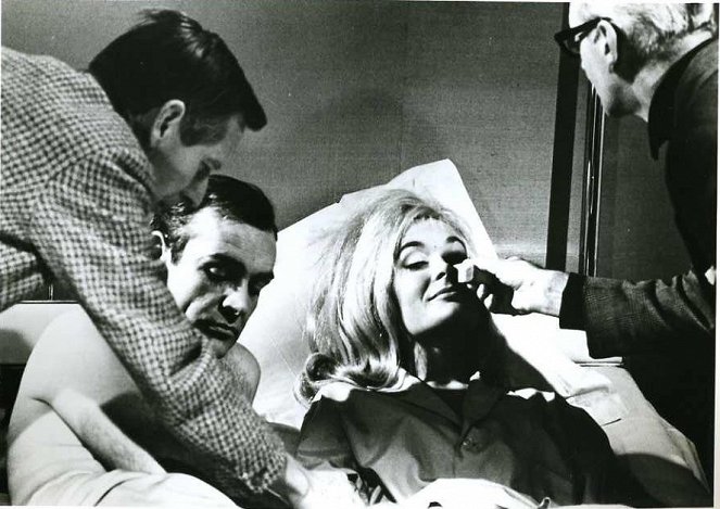Goldfinger - Tournage - Sean Connery, Shirley Eaton