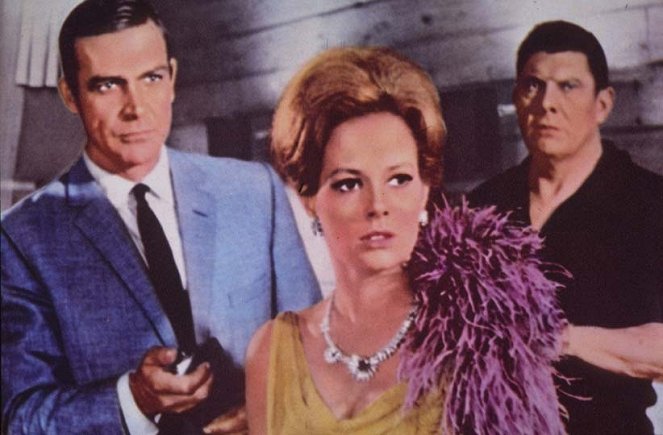 James Bond: Tűzgolyó - Filmfotók - Sean Connery, Luciana Paluzzi