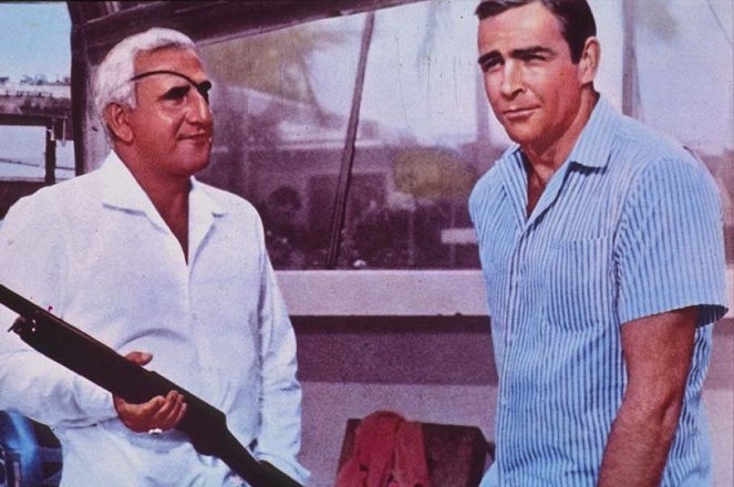James Bond: Tűzgolyó - Filmfotók - Adolfo Celi, Sean Connery