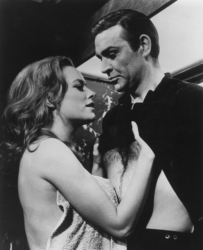 James Bond: Tűzgolyó - Filmfotók - Luciana Paluzzi, Sean Connery