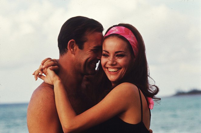 Operacja Piorun - Z filmu - Sean Connery, Claudine Auger