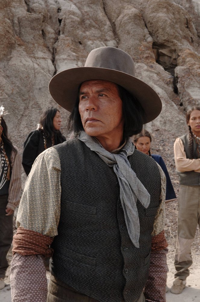 Bury My Heart at Wounded Knee - Filmfotos - Wes Studi