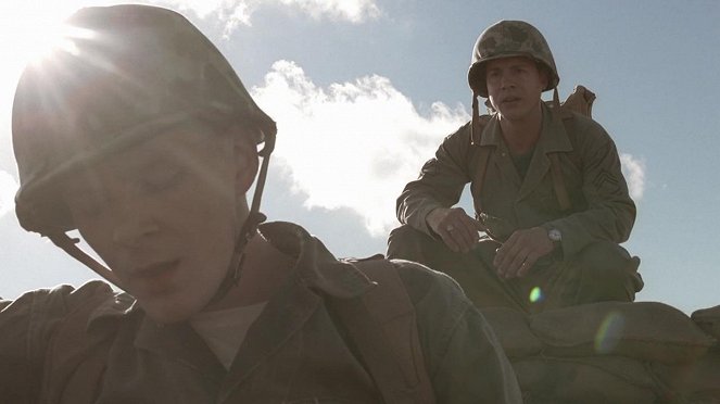 The Pacific - Iwo Jima - Van film - Ben Esler, Jon Seda