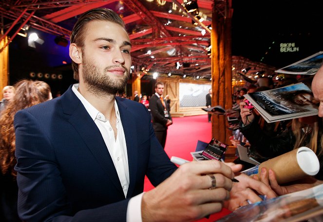 Noah - Events - Douglas Booth