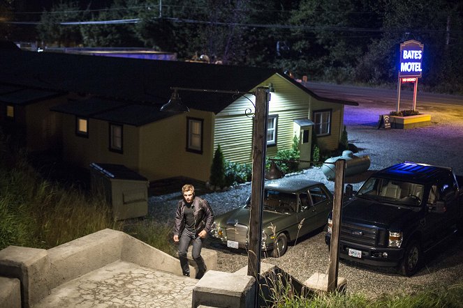 Bates Motel - Season 2 - Shadow of a Doubt - Photos - Max Thieriot