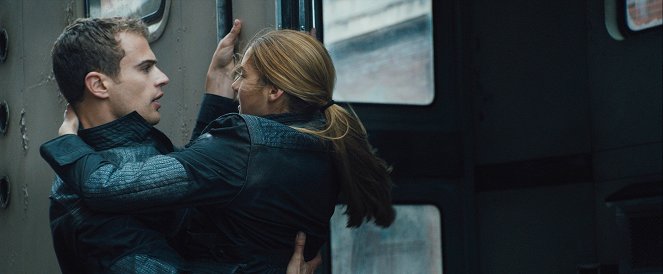 Divergent - Van film - Theo James, Shailene Woodley