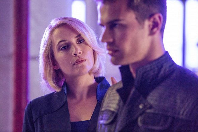 Divergent - Outolintu - Kuvat elokuvasta - Kate Winslet, Theo James