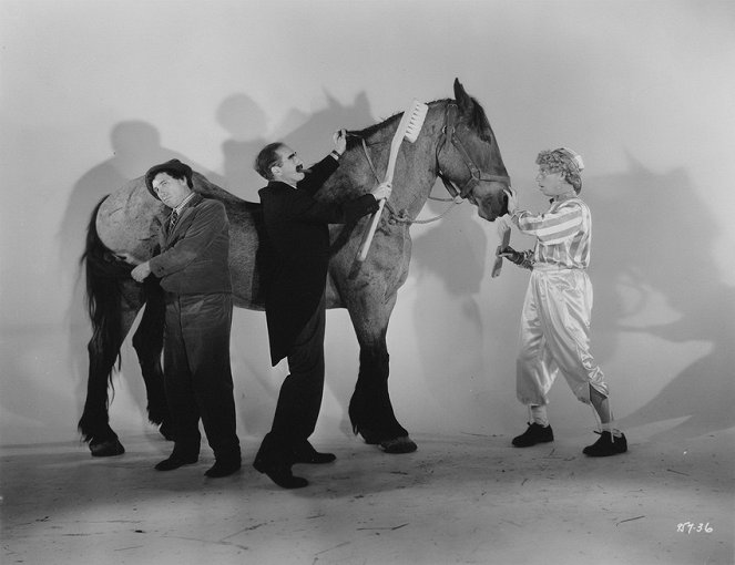 Botrány az ügetőn - Promóció fotók - Chico Marx, Groucho Marx, Harpo Marx