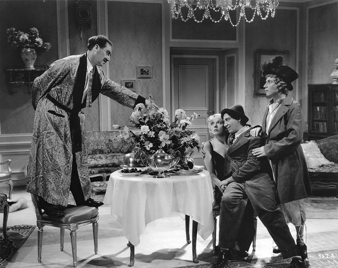 Botrány az ügetőn - Filmfotók - Groucho Marx, Esther Muir, Chico Marx, Harpo Marx