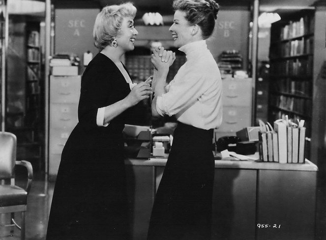 Desk Set - Do filme - Joan Blondell, Katharine Hepburn