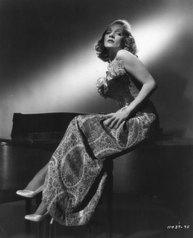 Külügyi szívügyek - Promóció fotók - Marlene Dietrich
