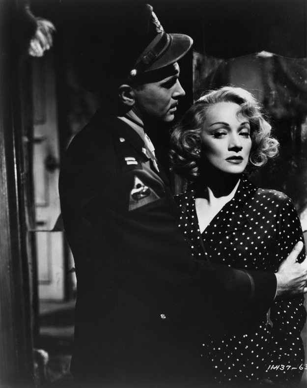 Külügyi szívügyek - Filmfotók - John Lund, Marlene Dietrich