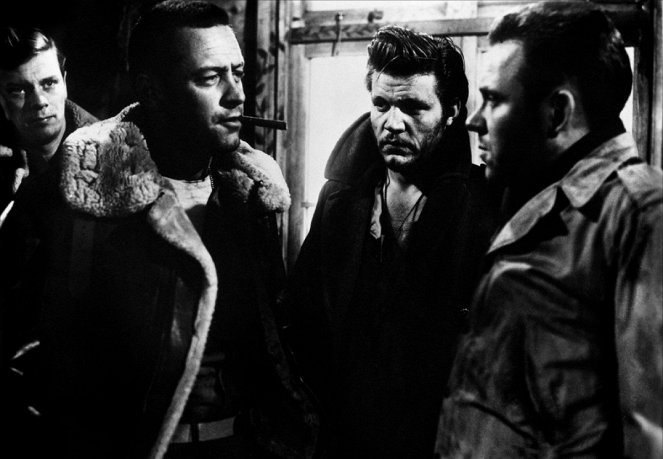 A 17-es fogolytábor - Filmfotók - Neville Brand, Peter Graves, William Holden