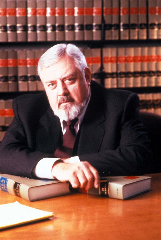 Perry Mason: The Case of the Reckless Romeo - Promokuvat - Raymond Burr